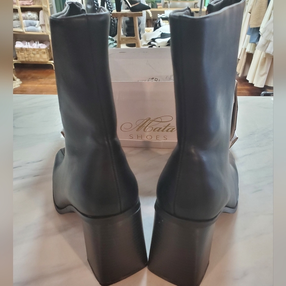 Mata black heeled boots w/ side zipper 9 - Picture 2 of 10